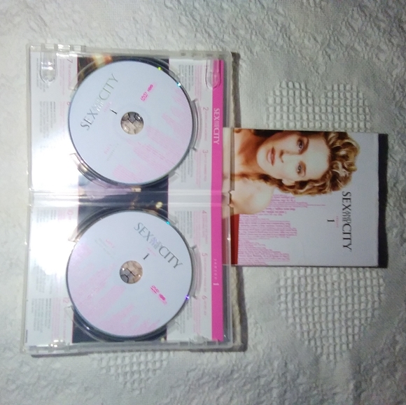 3/$25 'Sex And The City' DVDs ~ Seasons 1 & 2 - Picture 3 of 4